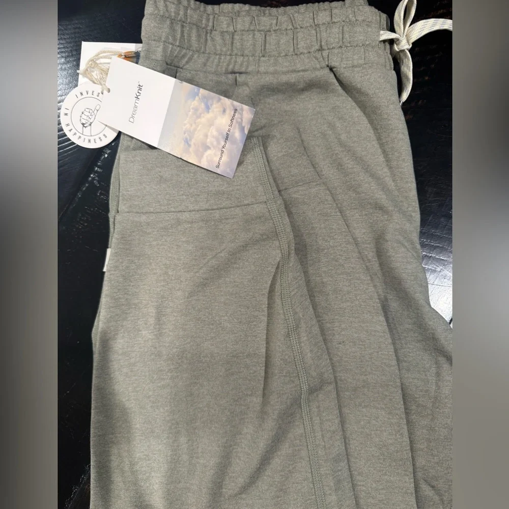 Women's Vuori Laurel Heather Joggers - Picture 6 of 6